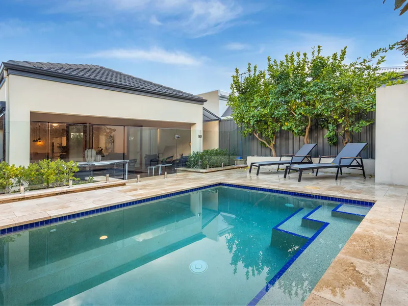 LAKE CLAREMONT PARK ON YOUR DOORSTEP