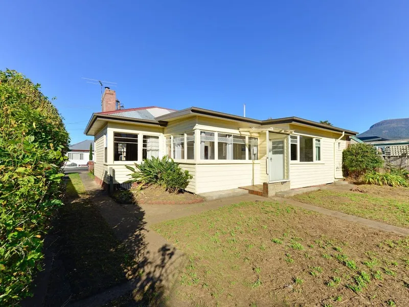 Close to Shops, Schools and Public Transport