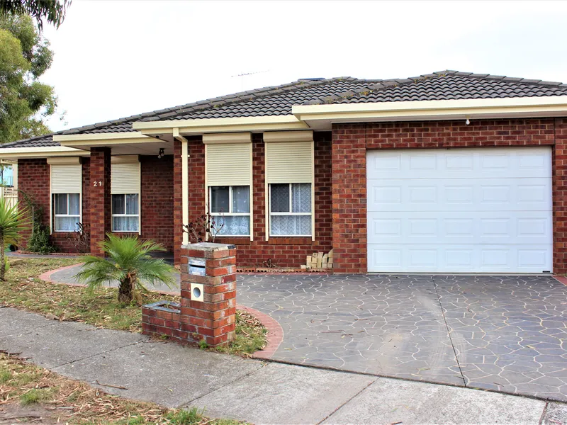 LARGE FAMILY HOME PERFECT FOR ENTERTAINING IN LEAFY LOCATION 