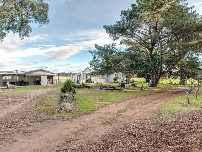 40 Acres, Beautiful Fully Cleared Arable Land. Fully Cleared, Spring Fed Dams. comfortable Home Plus Guest Accommodation. BEST AVAILABLE FOR SALE.   