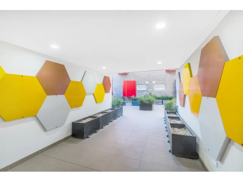 Convenient to CBD and Modern Style Living close to Sydney University 