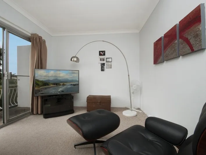 Fabulous Location & Well Presented!