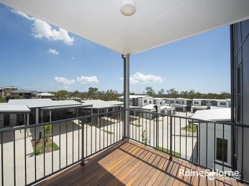 MODERN THREE BEDROOM TOWNHOUSE WITH AIR CONDITIONING!