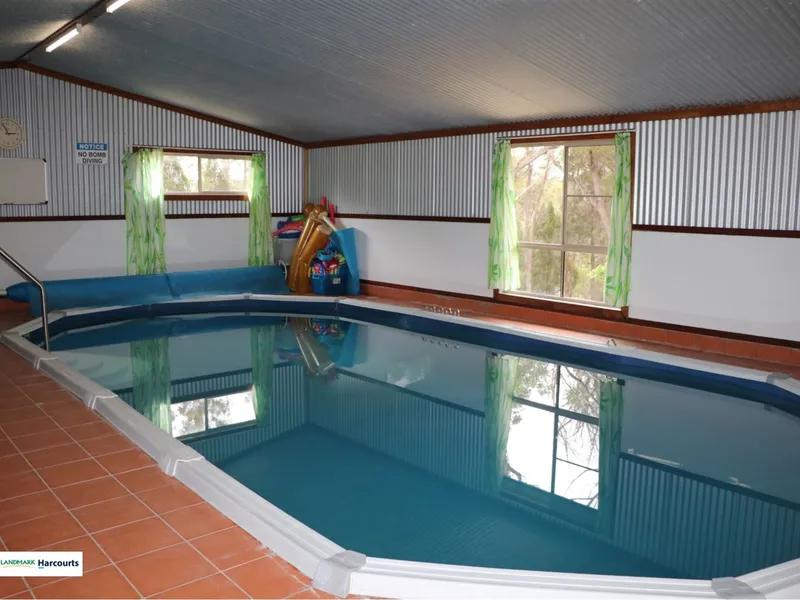 3 Bedroom home on 7022m2 - Walk to town - Great Entertainer