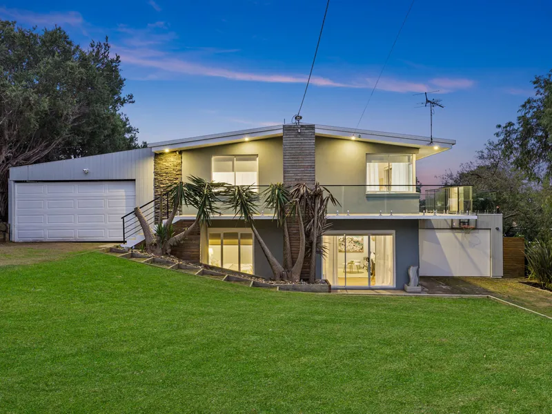 Luxurious Coastal Haven with Expansive Entertaining Spaces