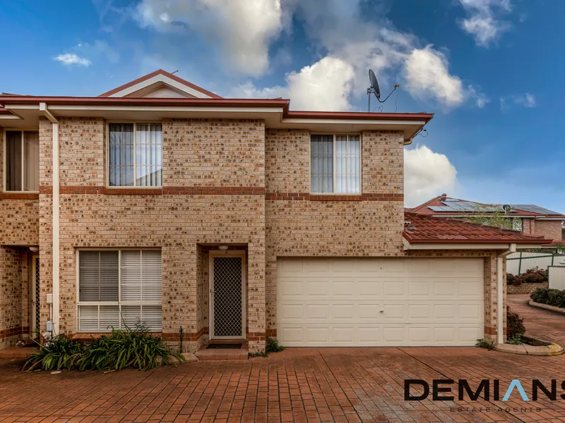 Spacious three-bedroom townhouse in the sought-after Glen Regent Estate!