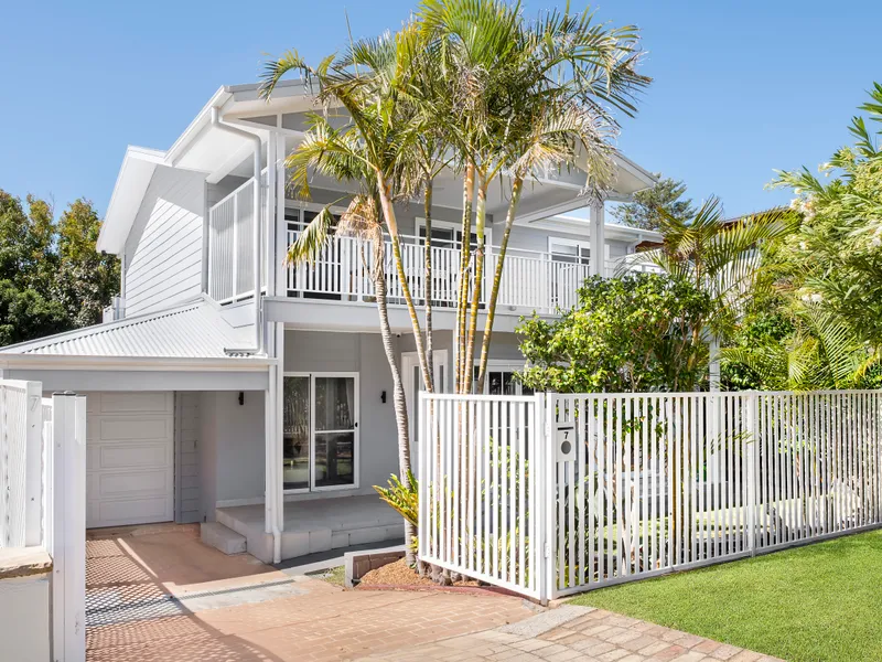 Large Family Beach House, Between the Surf And Lake