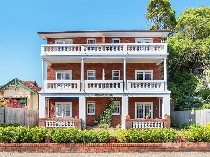 2 Bedroom Apartment Directly Across from Rose Bay Harbour