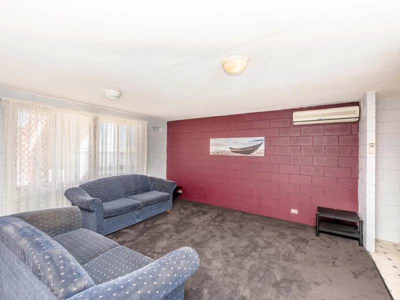 Ideal Location....Semi-Furnished Central Unit!