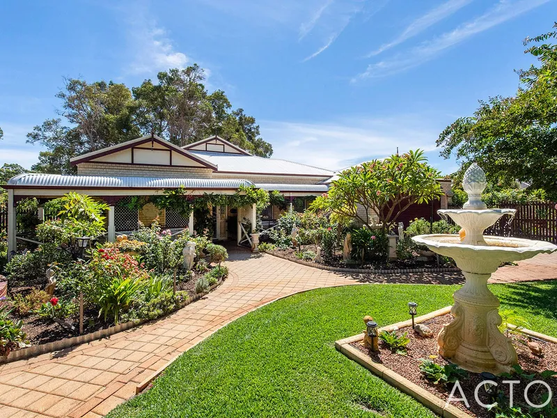 2 HOMES IN 1 - SPRAWLING ENGLISH ESTATE!