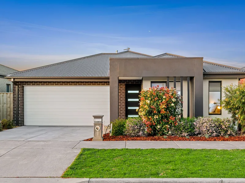 Stunning low maintenance home!