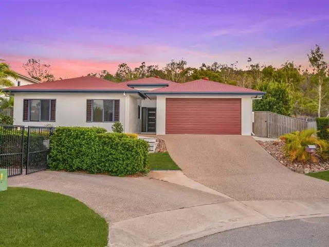 STUNNING EXECUTIVE HOME WITH MEDIA ROOM + LARGE FULLY FENCED BACKYARD