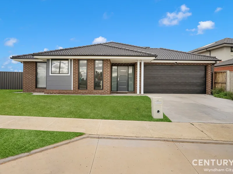 STUNNING HOME IN PERFECT LOCATION!