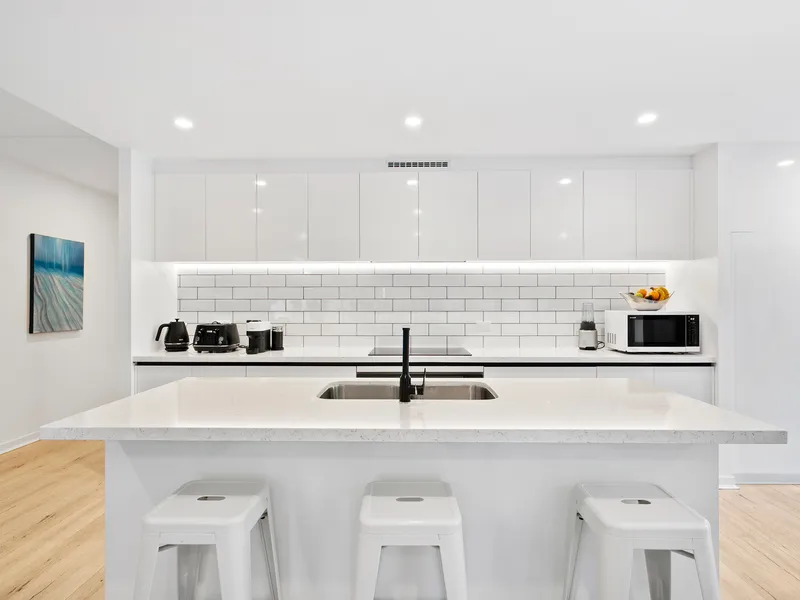 PRIVATE AND PEACEFUL 3 BEDROOM 3 BATHROOM PLUS STUDY APARTMENT