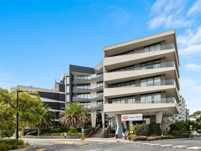 Standout Sandy Hill Sophistication