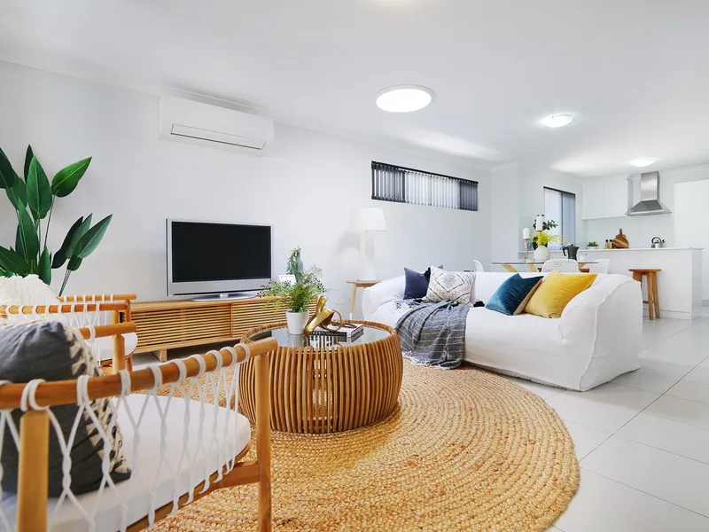 UNDER OFFER BY ROB DRUITT!