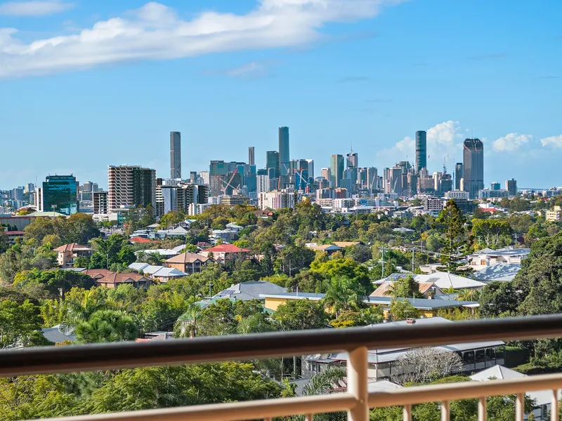 TOP FLOOR UNIT WITH PANORAMIC VIEWS
