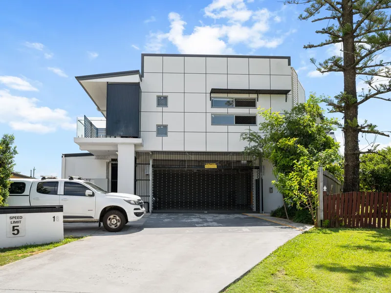 Two bedroom apartment located in Acacia Ridge!