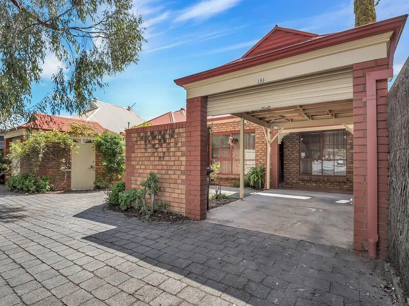 Fully furnished unit within Walking Distance to City