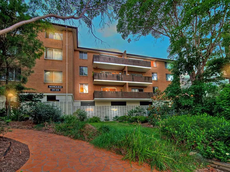 Freshly Painted Large 2 Bedroom Apartment