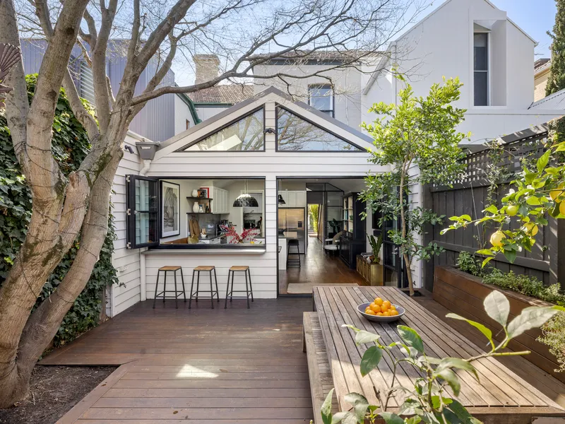 Tremendous terrace between Chapel and Hawksburn