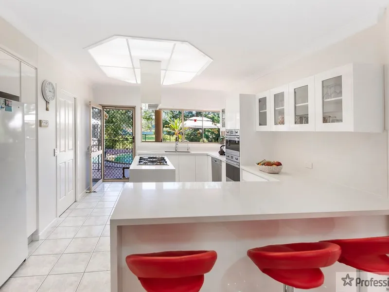 ACREAGE GEM WITH GARDEN, WATER, POOL & POWER* INCLUDED!