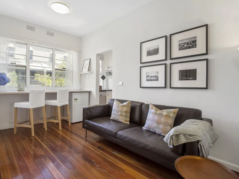 SUPERB ART DECO BUILDING & CHARMING STUDIO WITHIN  (STRATA TITLED BUILDING) 