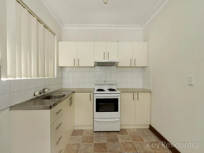 GRAND OPENING - IDEAL APARTMENT FOR BUSY PEOPLE - CLOSE TO TRAINS !!