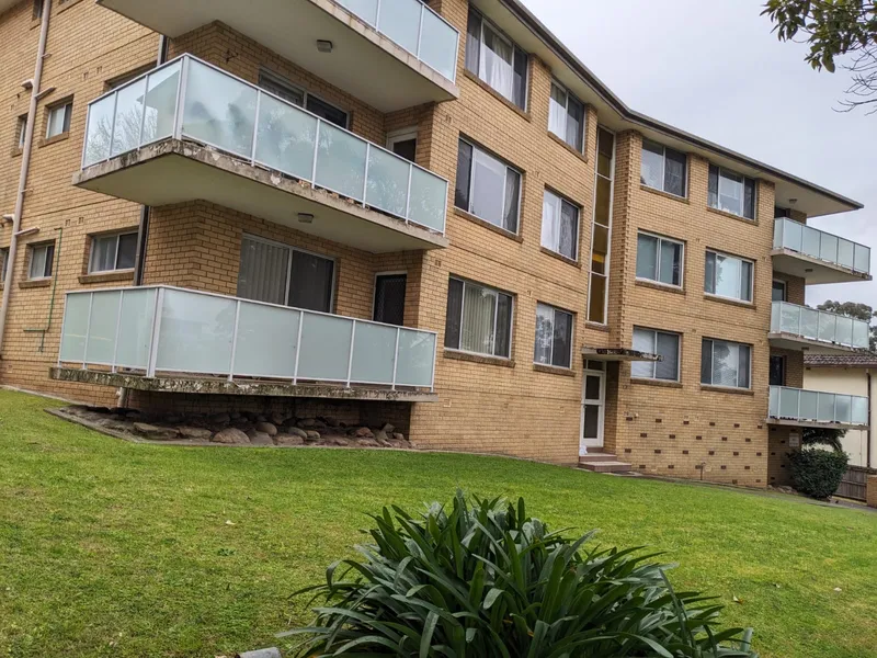Ultra convenient to all amenities Located in an excellent school catchment areas.