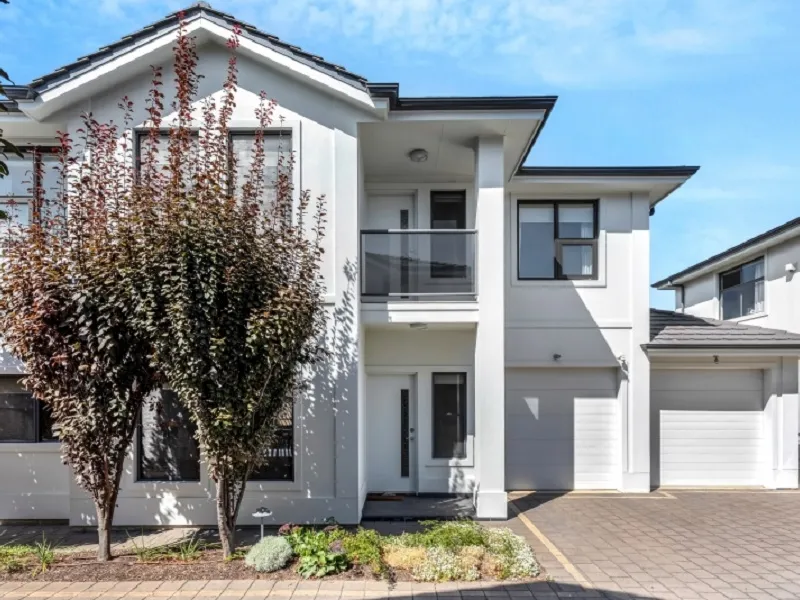 SENSATIONAL BEACHSIDE LIVING, GATED COMMUNITY IN SMALL GROUP OF 6... COME AND GO AS YOU PLEASE....
