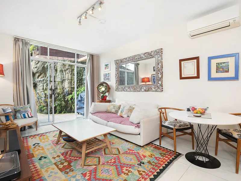 Garden apartment metres from Bronte beach