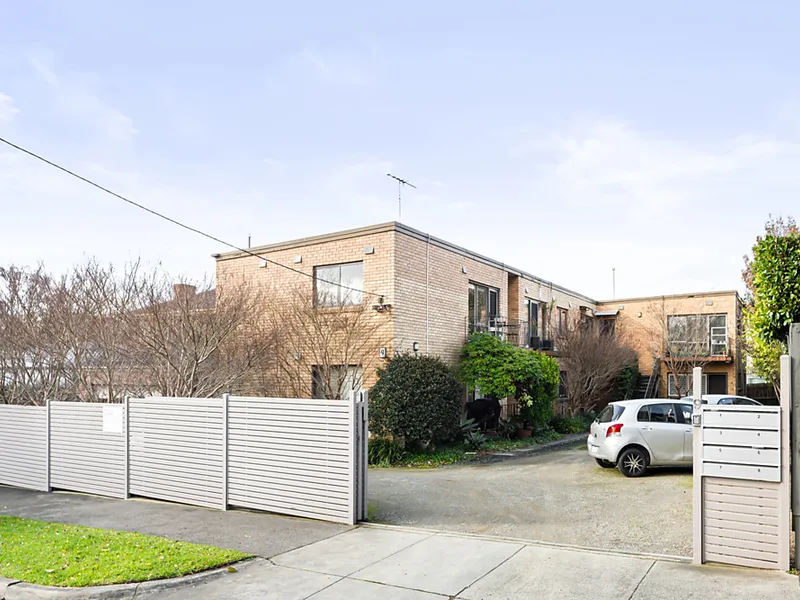 A sun-kissed & stylish inner-city lifestyle - 6 month lease