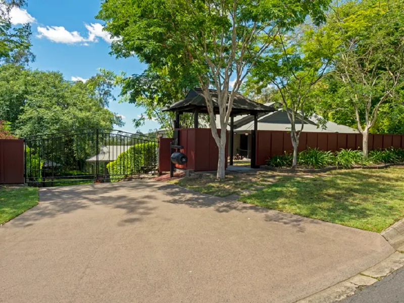 FANTASTIC PROPERTY – Luxury Rainforest  Retreat- Close to Everything.