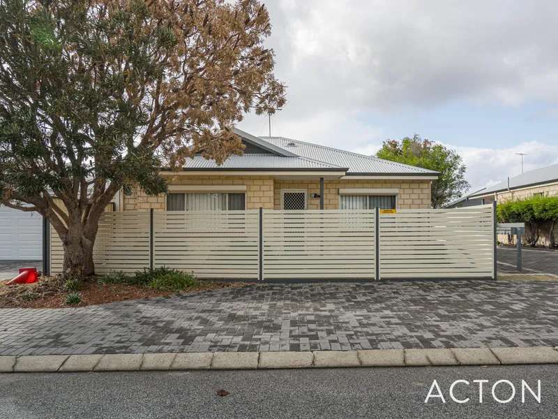 IMMACULATE UNIT WITH SIDE ACCESS!