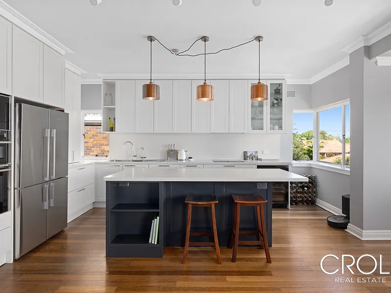 Elegant Apartment In Sought-After Harbourside Locale