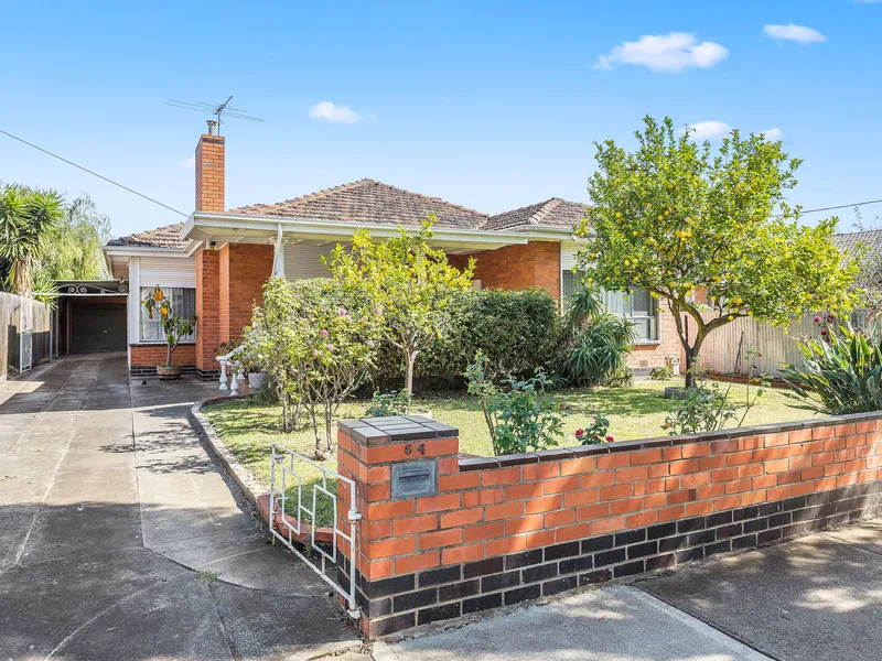 Space and Opportunity on a Huge 891sqm (approx.) of Land!