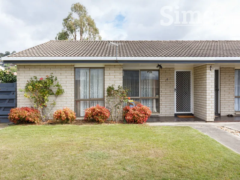 Level low maintenance living in Riverside