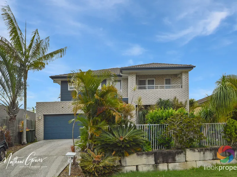Family sized 4/5 Bedroom home with Inground pool & Spa.