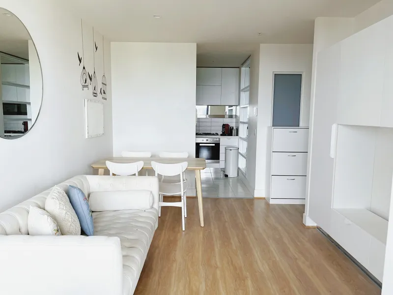 HOT CITY SPOT... FULLY FURNISHED 2 BEDROOM, 1 BATHROOM CITY APARTMENT!