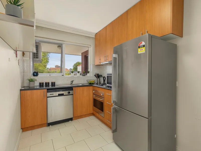 LIGHT FILLED ONE BEDROOM | FLARE REAL ESTATE