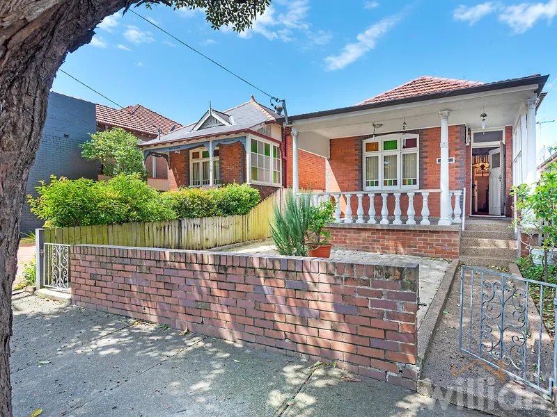 SPACIOUS FAMILY HOME - LIGHT FILLED