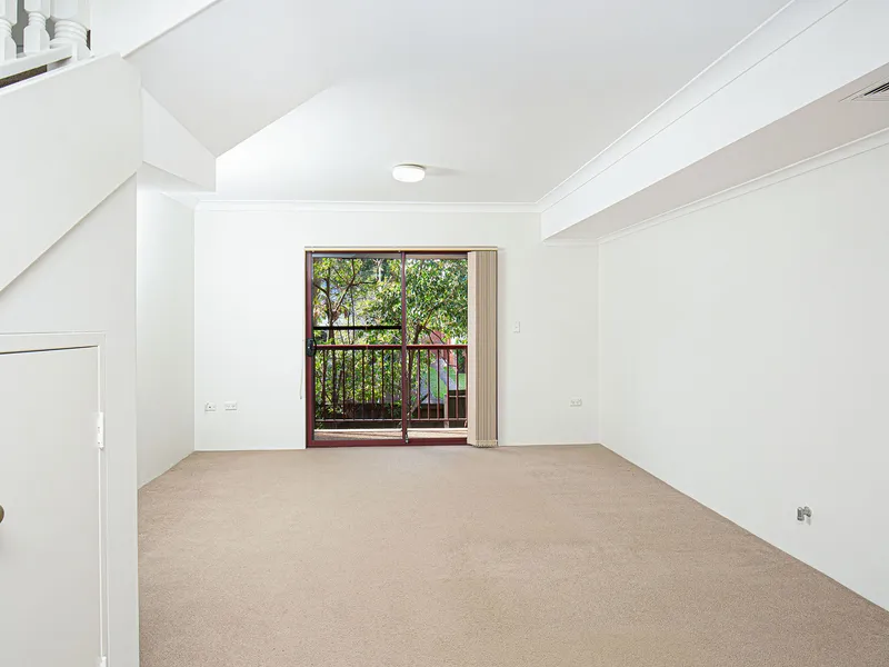 2 storey townhouse is located in a small well maintained complex.