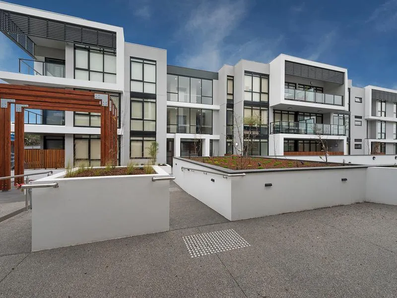 ''STUNNING ONE BEDROOM APARTMENT''