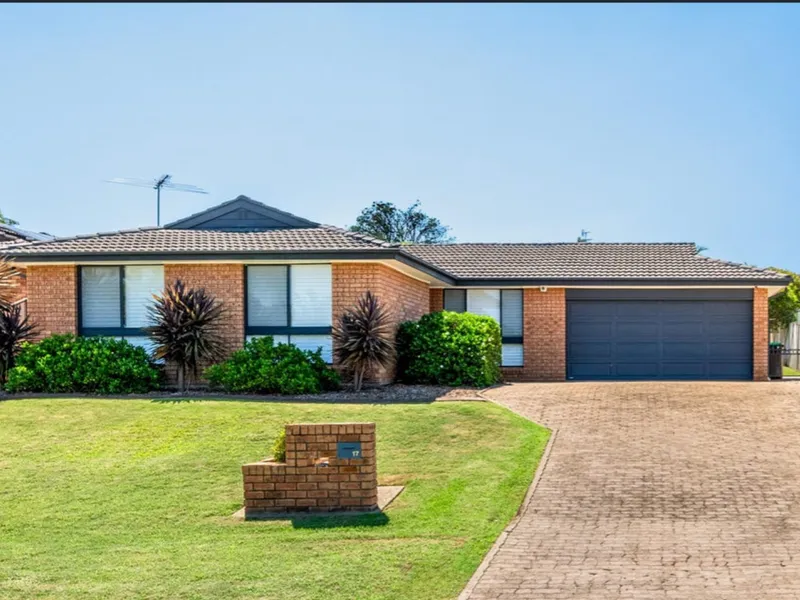 17 MARTHA CRESCENT, CRANEBROOK