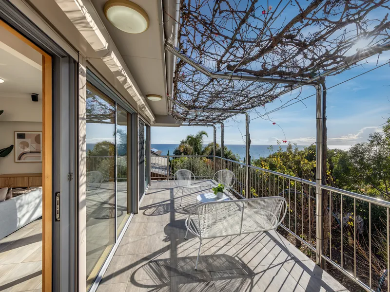 Substantial Family Living & Sea Views on 746sqm