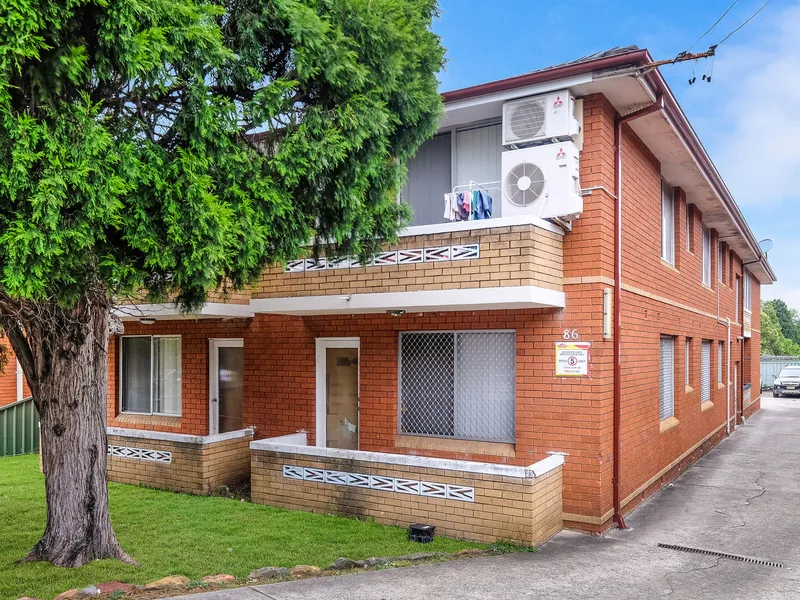 Renovated With Flair- Top Floor Apartment