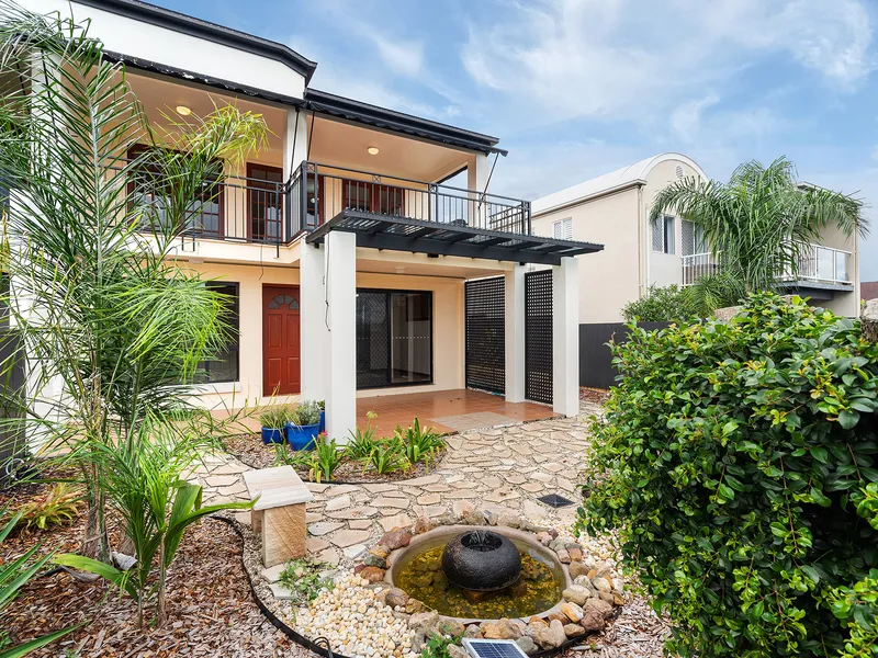 Large 3 Bedroom! Double Garage! Massive Courtyard! Stunning Views!