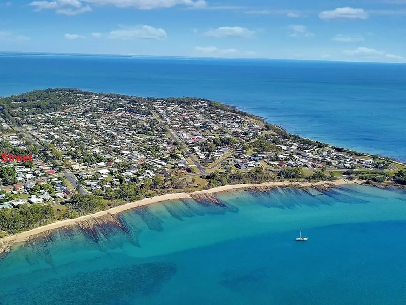 EXECUTIVE SPACIOUS ARCHITECTURAL HOME IN SOUGHT AFTER PENINSULAR LOCATION WITHIN WALKING DISTANCE TO THE COAST.