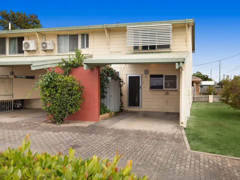 FULLY RENOVATED BATHROOM & KITCHEN. CLOSE TO CBD