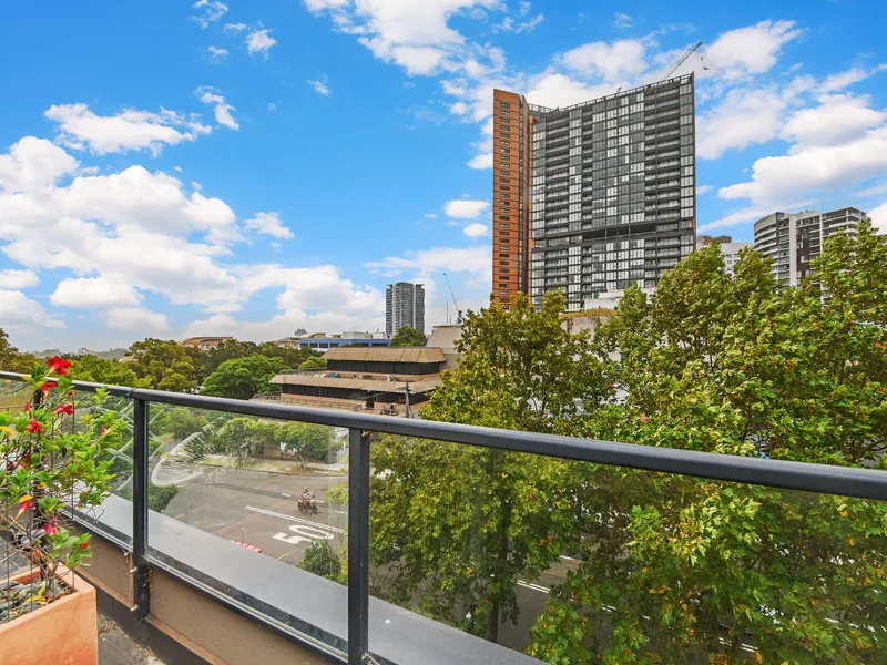 One bedroom apartment in a fantastic location with amazing amenities